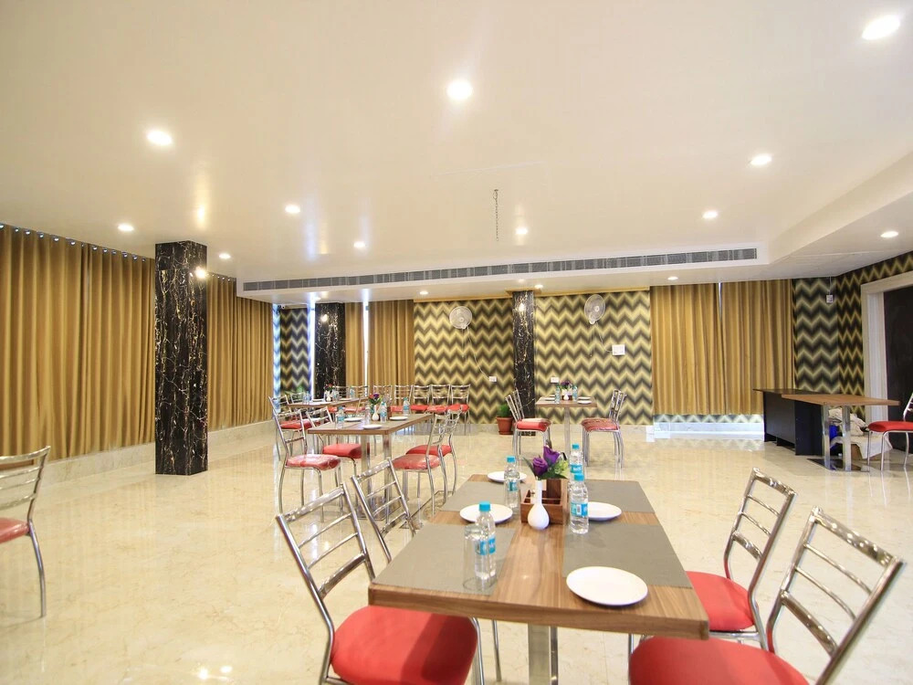 OYO 14570 Hotel Sona Plaza
