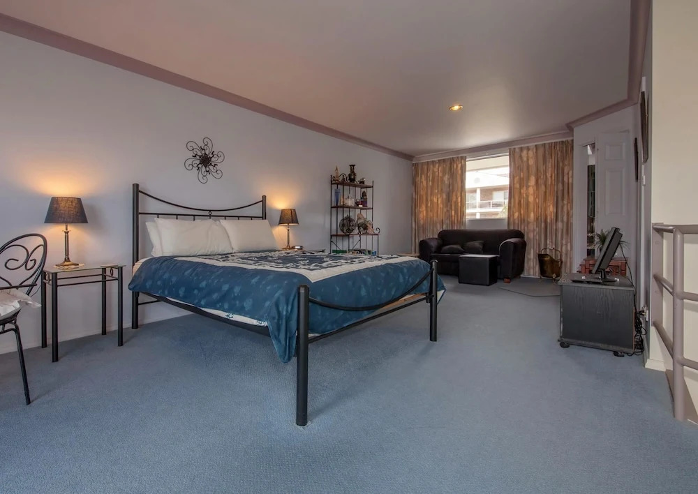 Kristie Court 2, 7 Weatherly Cl close to the beach with WiFi
