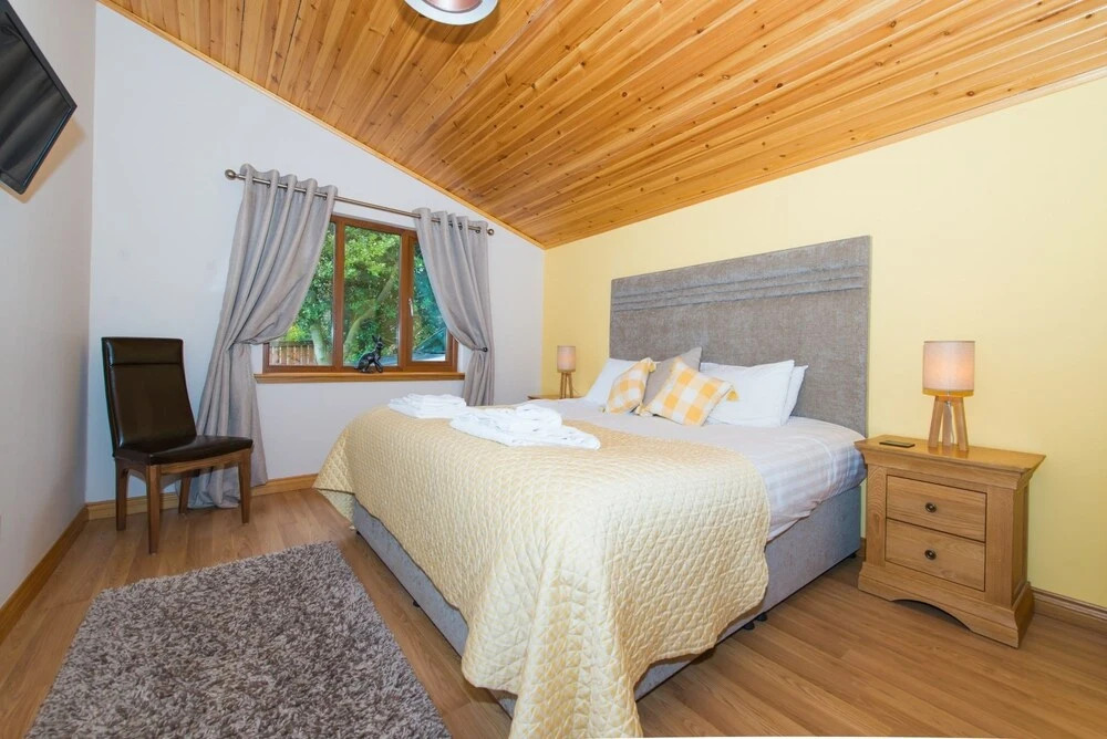 Barn Lodge with Hot Tub