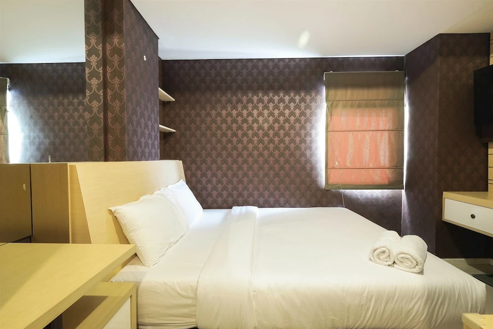 Modern and Classy 1BR Green Lake Sunter Apartment