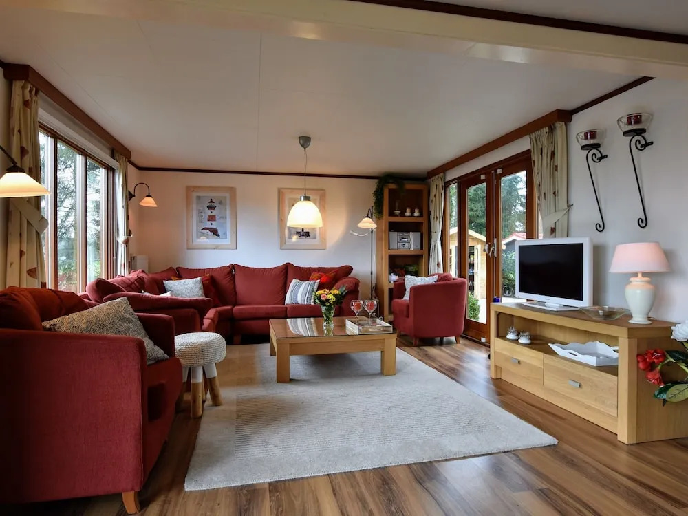 Chalet in Holiday Park With Spacious Living Room, Large Enclosed Garden and Unobstructed View
