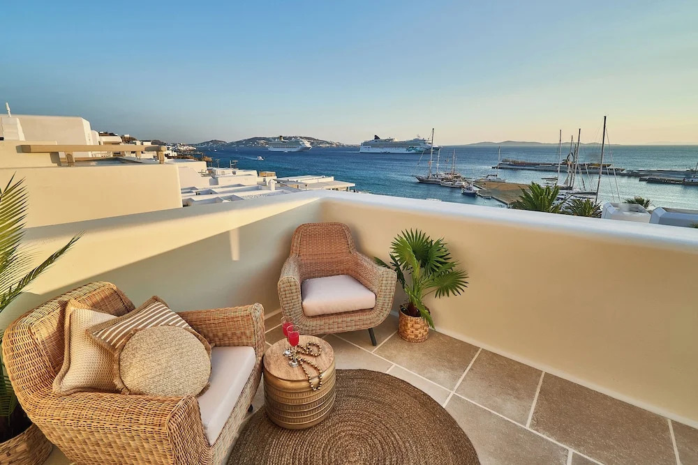 Aqua Mykonos Suites