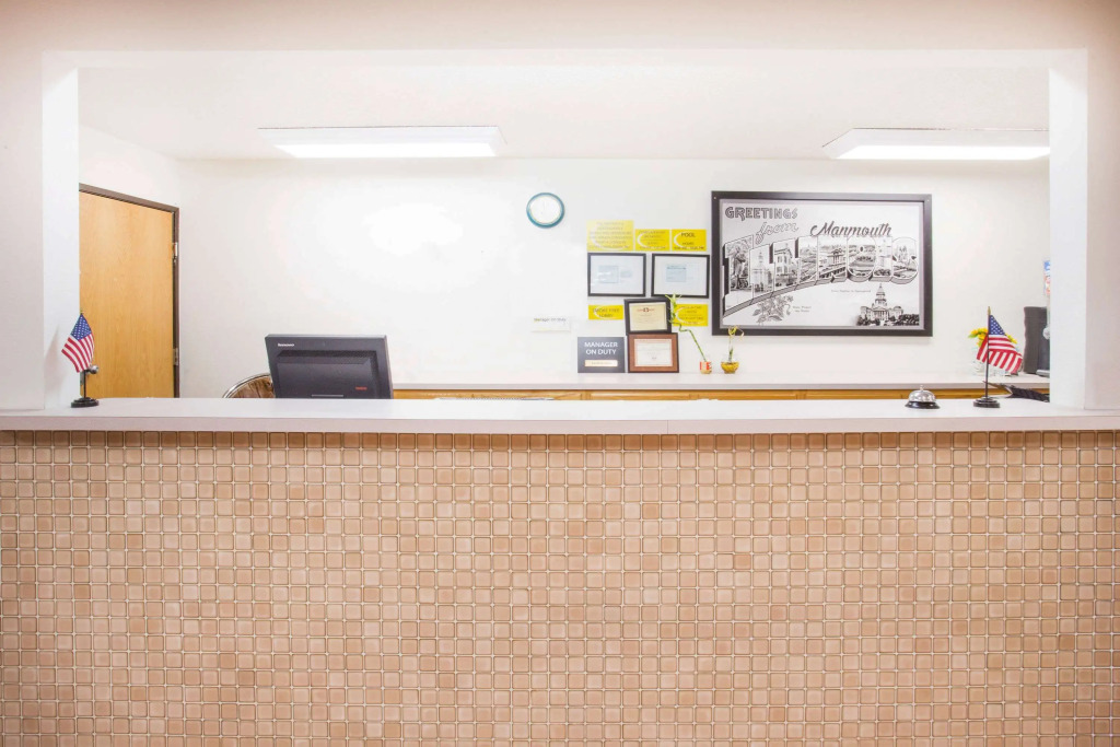 Super 8 by Wyndham Monmouth IL