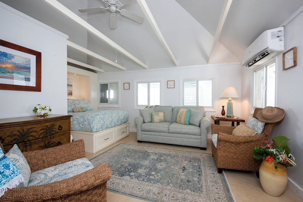 Harbour Island Haven: Newly Remodeled Cottage Near Pink Sands Beach