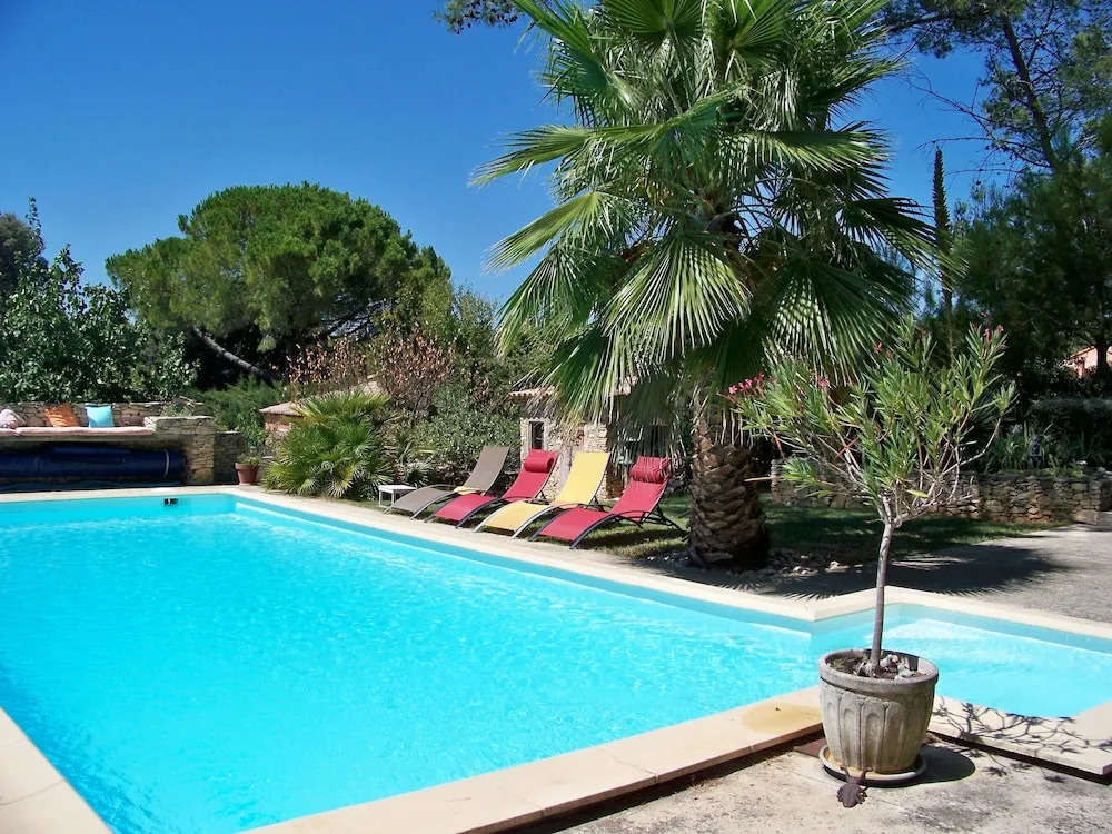 Gite "Sous les pins de Nages"