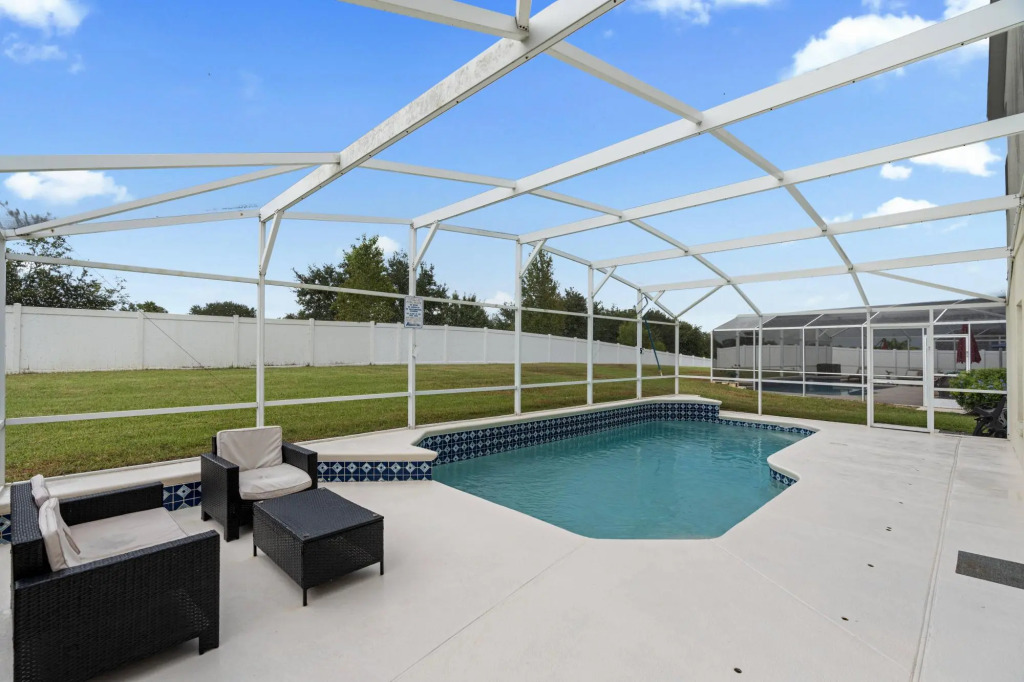 Cozy 5 bedrooms, tranquility right next to Disney!