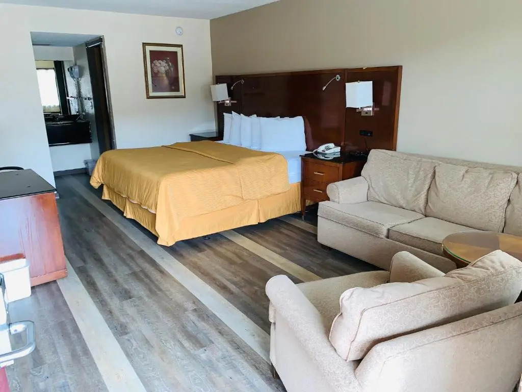 Royal Inn & Suites