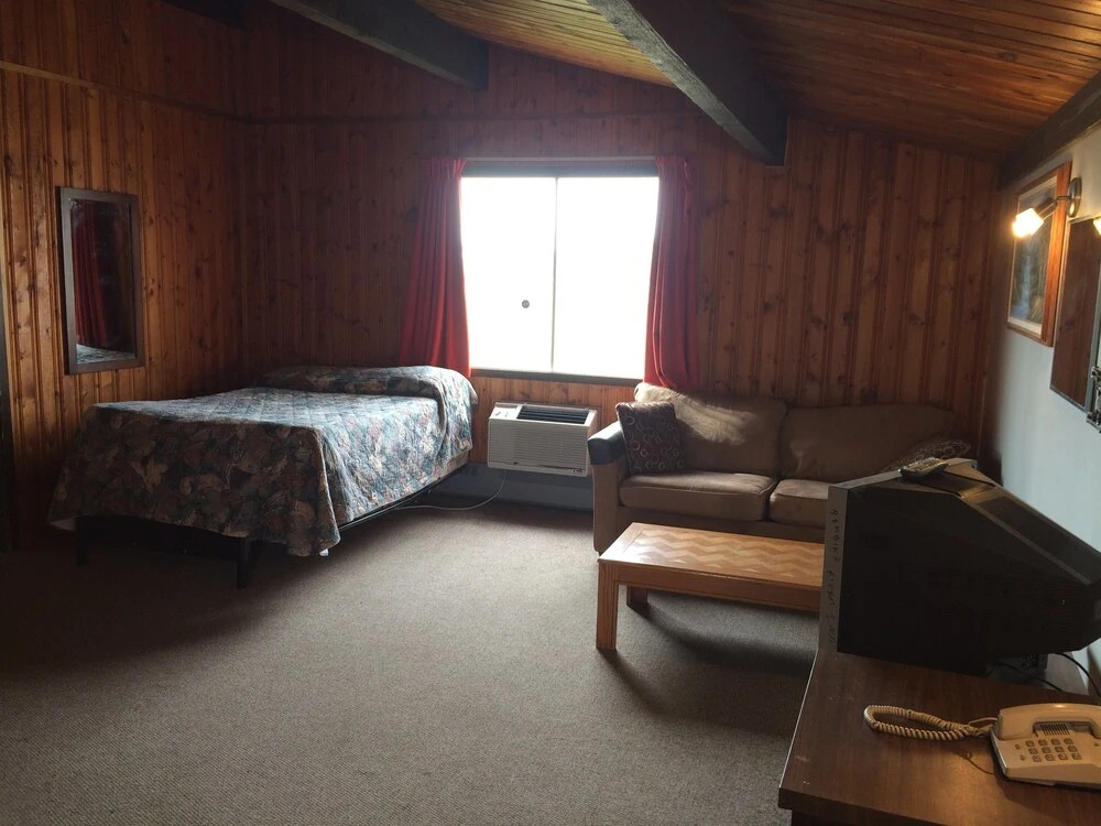 Pembina River Inn