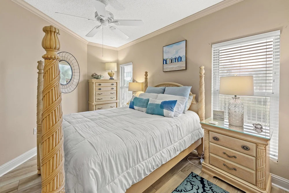 Elegant 4BD 4Ba with Stunning Ocean Views and direct Beach & Pool Access