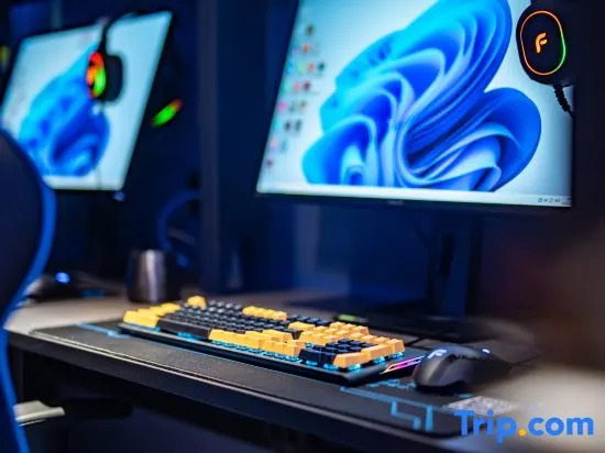 Longcao E-sports Hotel (Haikou High-speed Railway East Station E-sports Base Branch)