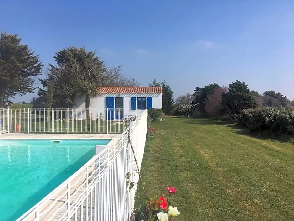 Studio avec piscine