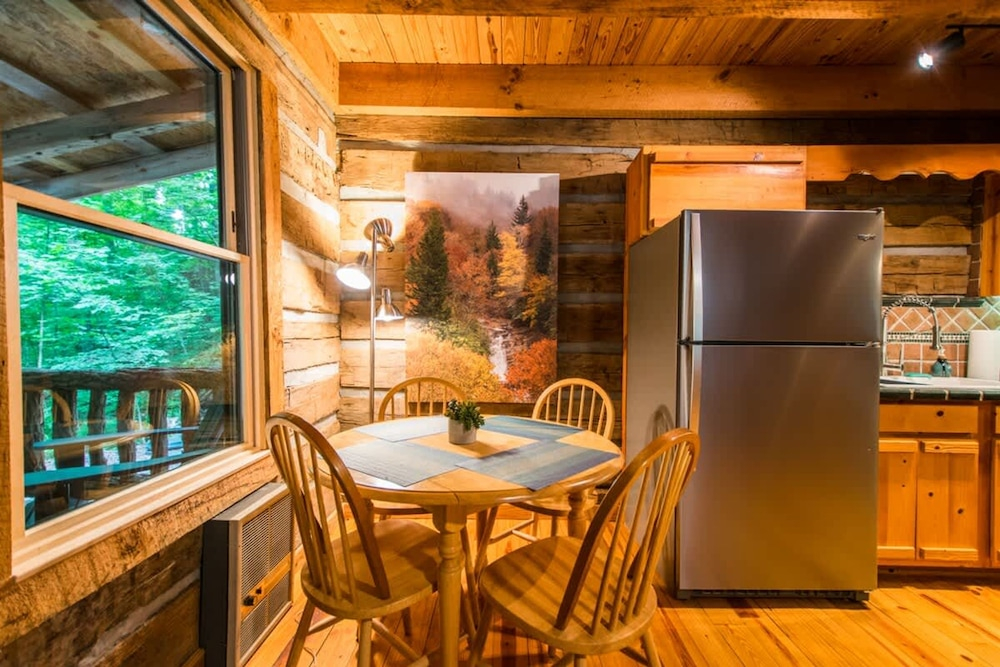 Epic 1BR Cabin w Outdoor Fireplace 5 Min to Town