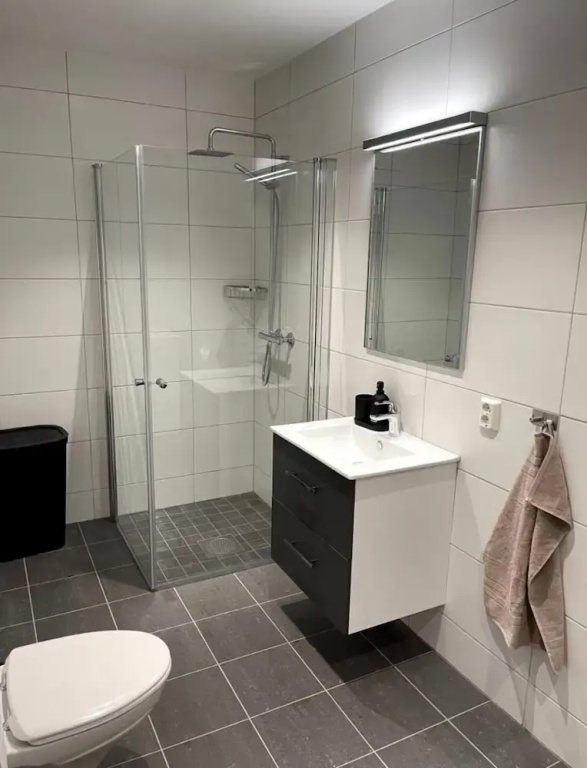 NEW Duplex Apartment Near the City With Free Private Parking