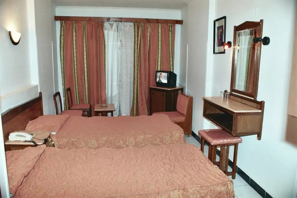 Happy City Hotel