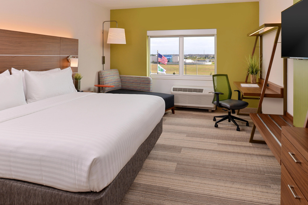 Holiday Inn Express & Suites - St. Petersburg - Madeira Beach by IHG