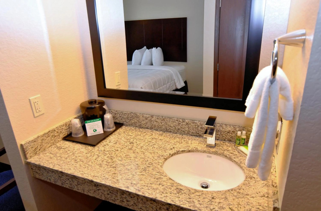 Cobblestone Inn & Suites - Monticello