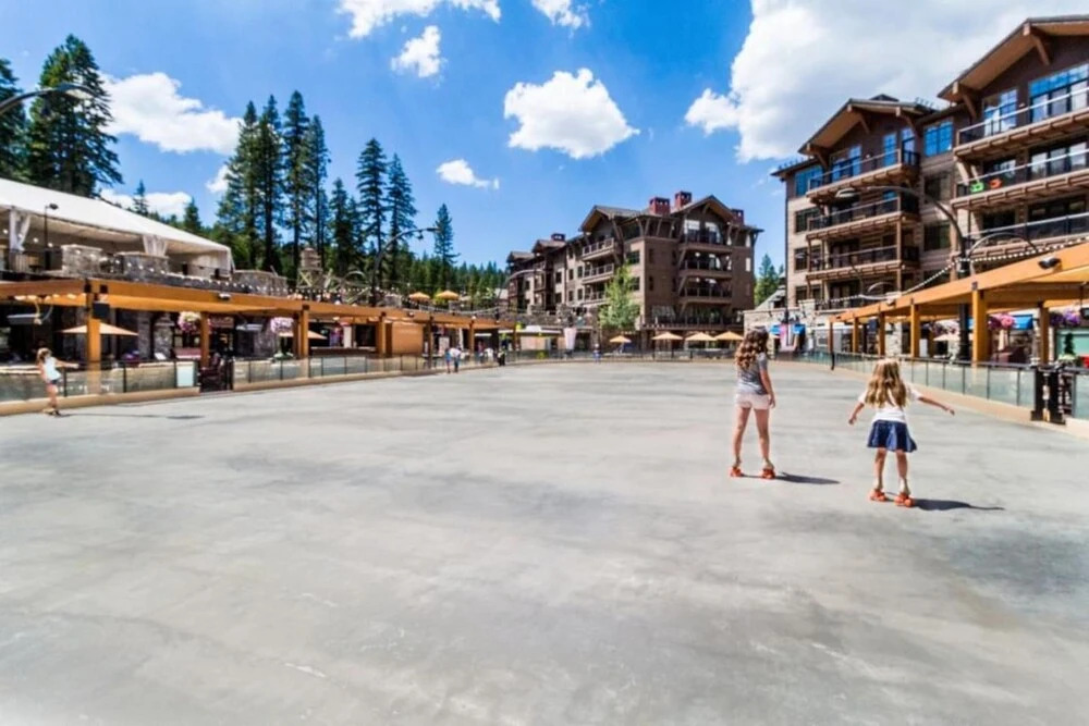 Spacious Mountain Modern Home Sleeps 12 in KB!