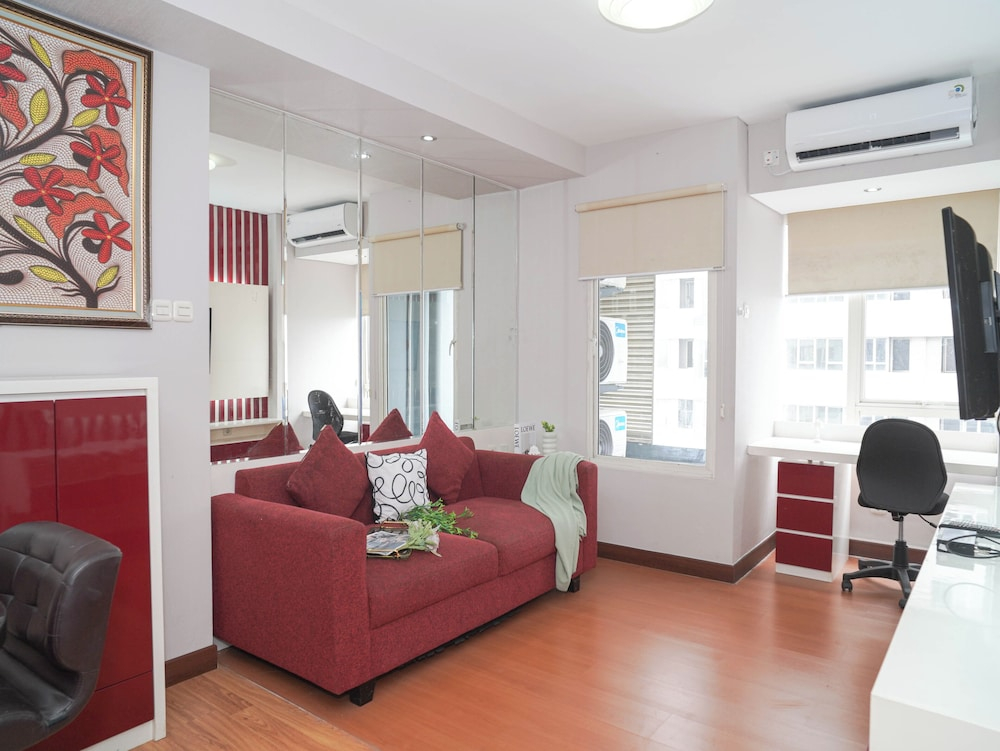 Serene Red Vibe 2Br At Apartment Nifarro Park