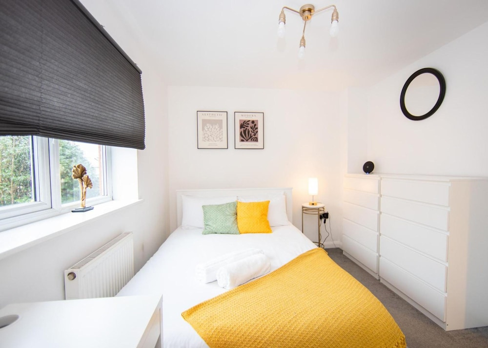 Stylish Town House - Located Close to Derby Centre
