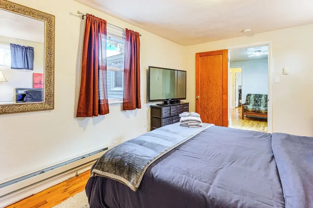 Walk to Old Town Lafayette! Cozy Couples Escape