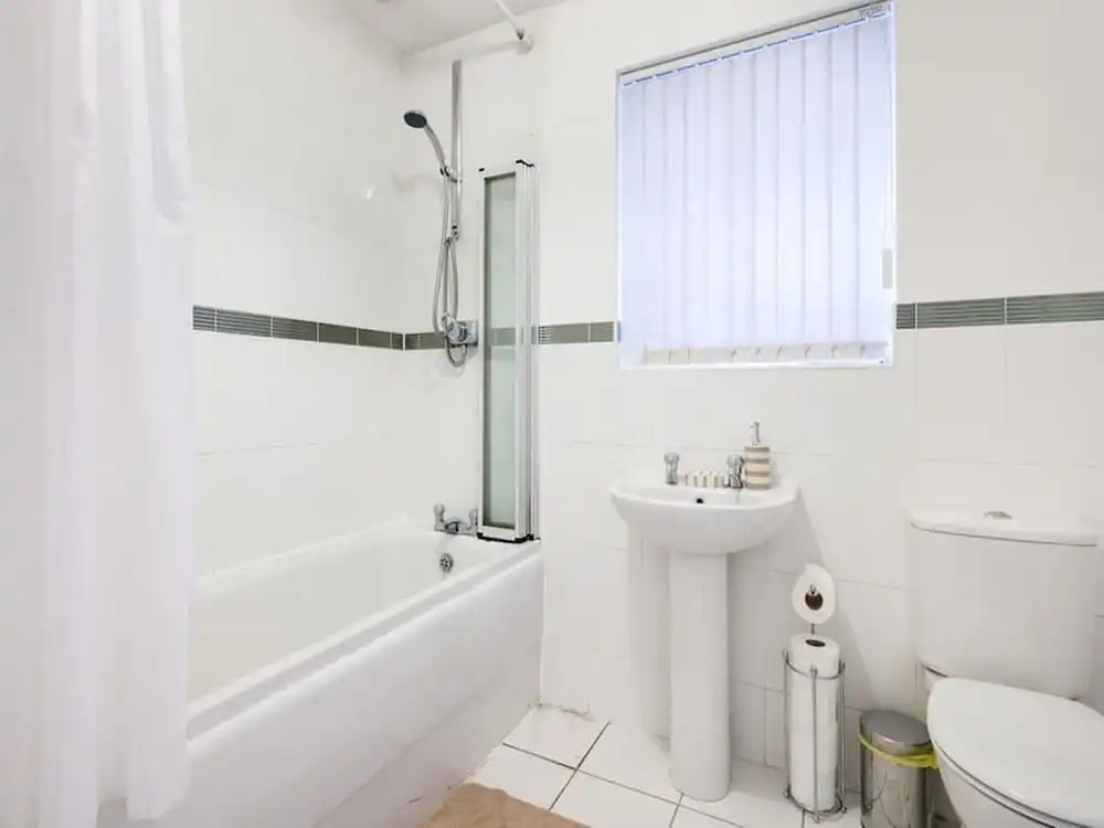 My-Places Elegant 6 Bed Town House - 68