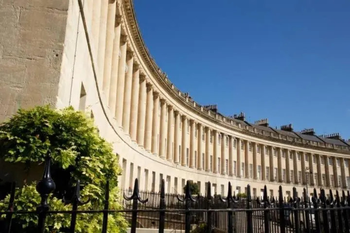 Stunning & Central Milsom Street Apartment