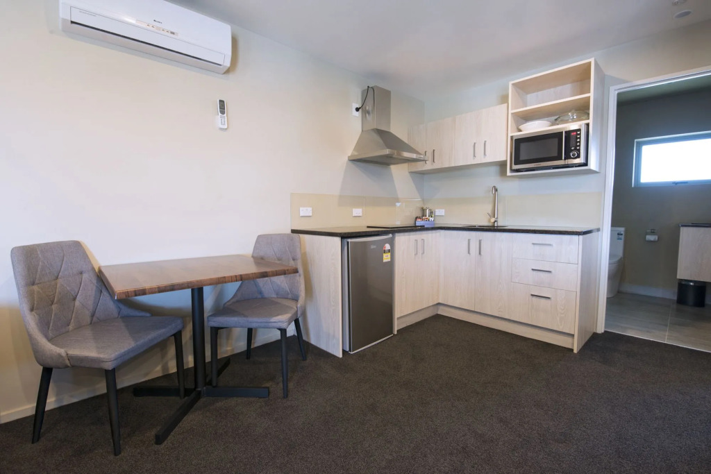 Ellerslie Palms Motel