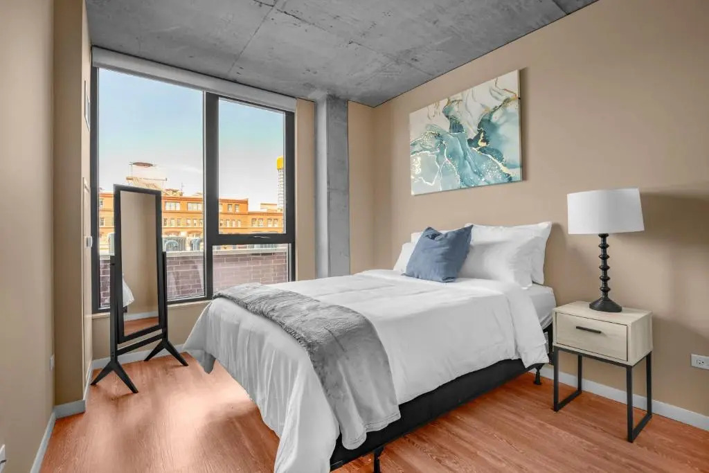 3BR Elegant Glass Penthouse Pool With Deck & Gym
