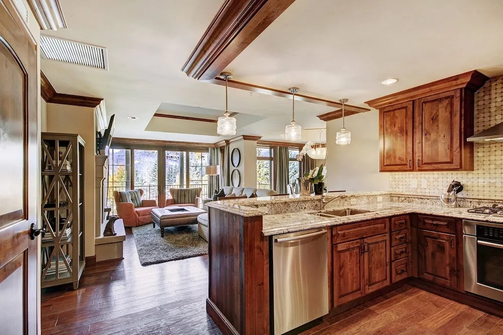 Chic 2 BR+Den Ritz-Carlton Condo with Valley Views by RedAwning - Save 20% on 7+ Nights!