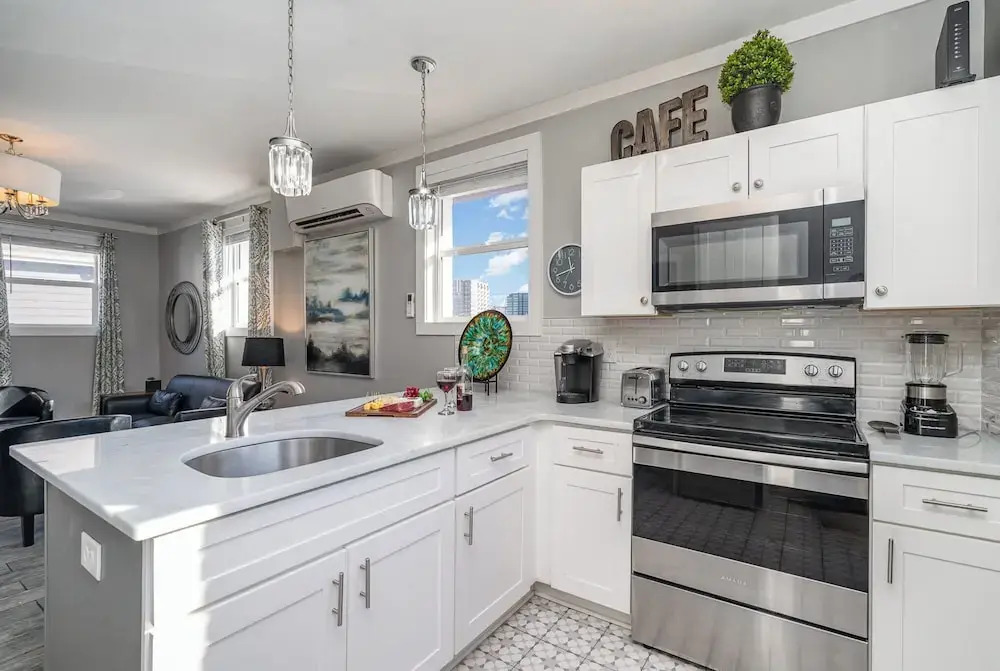 Opulent Pearl - Private Patio - Mins to Broadway