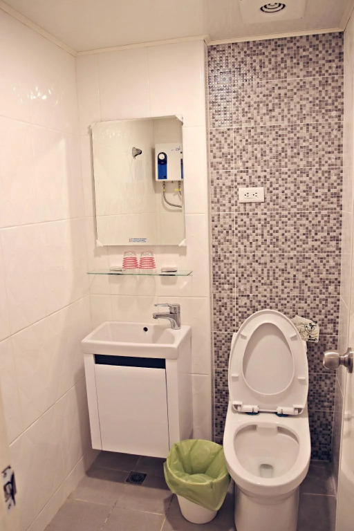 Fengjia Base14 Hostel
