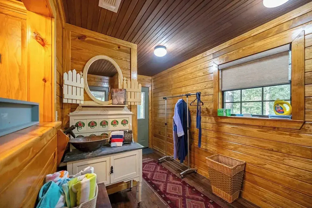Sunset Ridge Cozy Cabin for 6