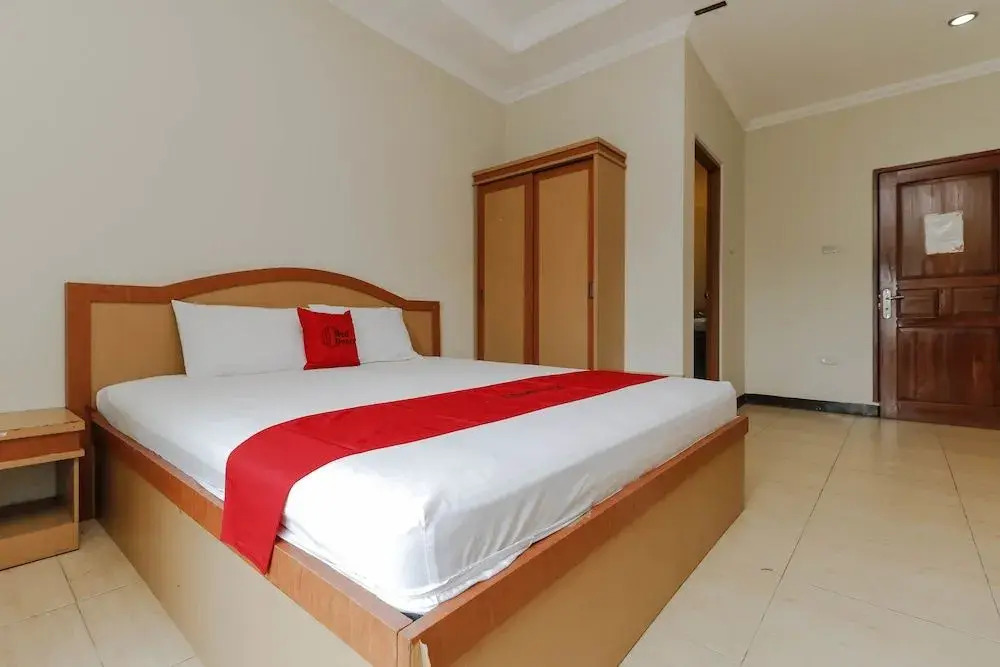 RedDoorz @ Jalan Mangkunegara