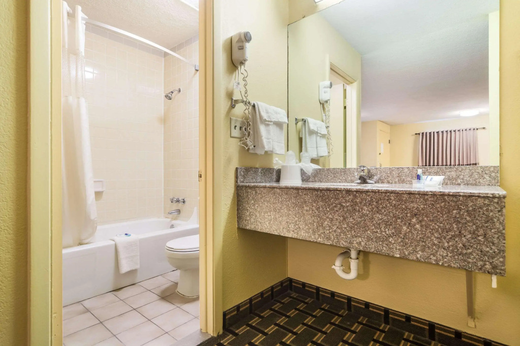 Rodeway Inn Lincoln West - University Area