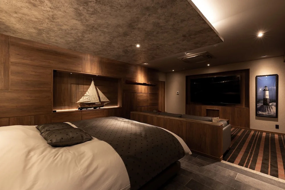 Y-HOTEL