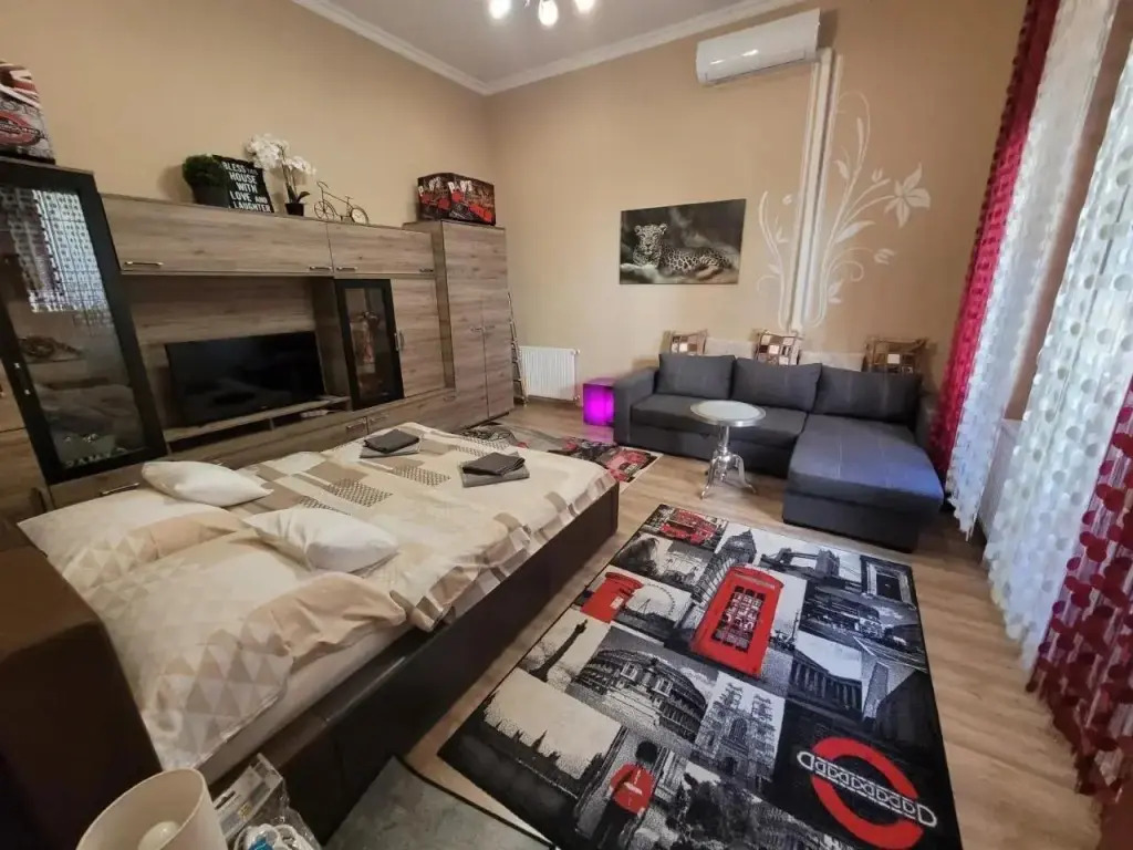 Mandy Rooms