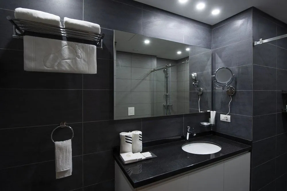 ZUR Studios and Suites