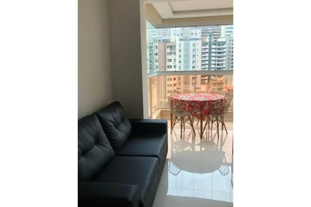 Apartamento 2 suítes Meia Praia