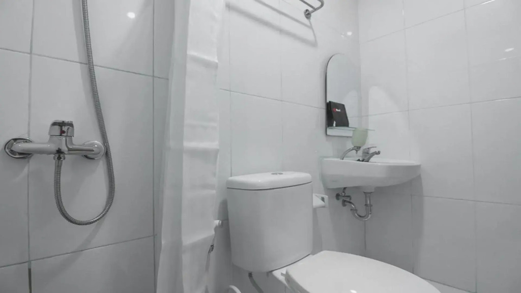 RedDoorz near ITC Mangga Dua