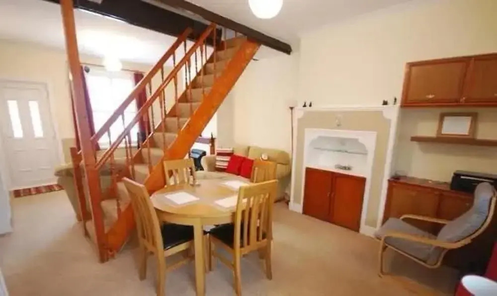 Spacious Four-bedroom House With Garden in Wembley