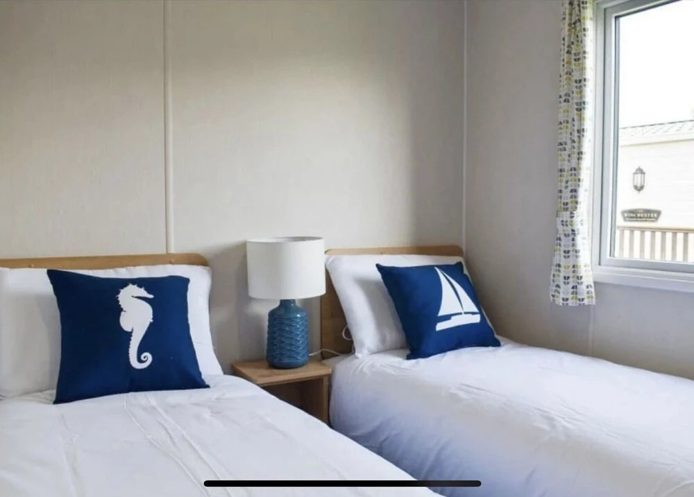2 Bed - Sleeps 6 - 15min Walk to Beach
