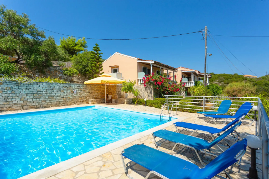 Dolphin Studio Swimming Pool Walk to Beach Sea Views A C Wifi Car Not Required - 559