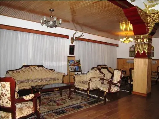 Yarlam Resort