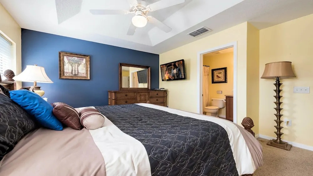 2 Miles to Disney, 3BR Home Free Wifi/crib, Best Location!