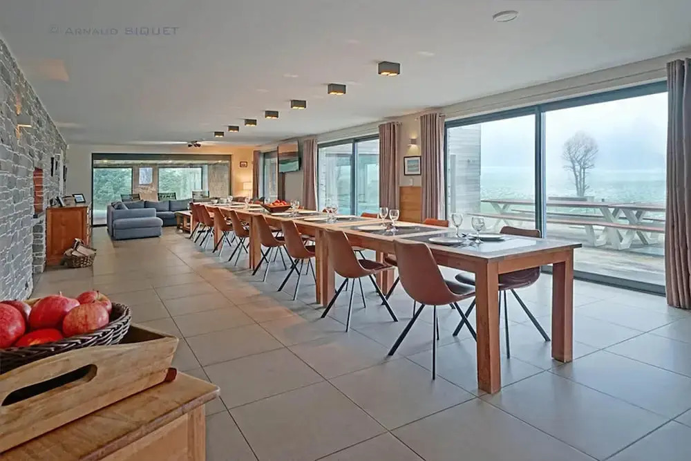 A Stylish Villa in a Green Setting, With a Fully Equipped Wellness Center
