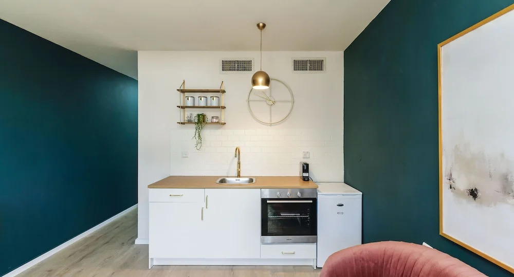 New - Trendy One Bedroom Apt, Most Popular Area