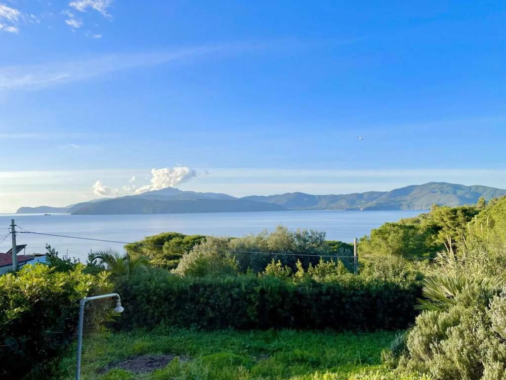 Terraced houses in a quiet seafront area with panoramic views.-Colibrì 3