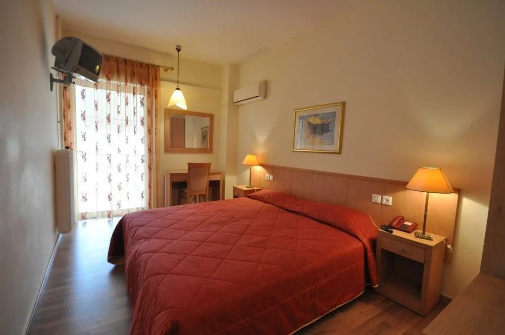Saronis Hotel
