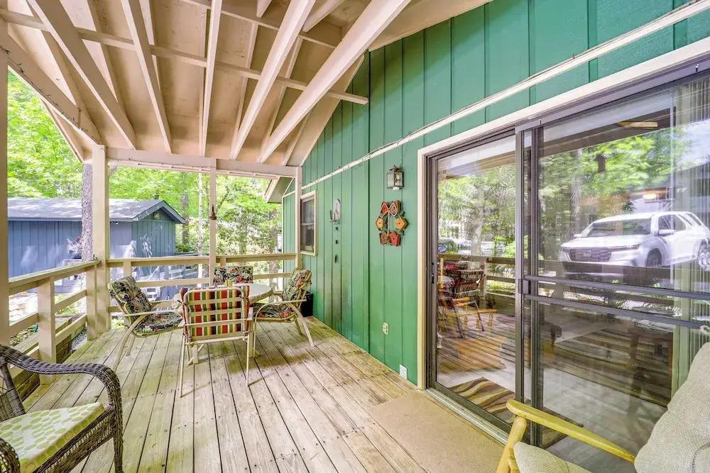Lake & Pool Access! Outdoorsy Getaway in Newland