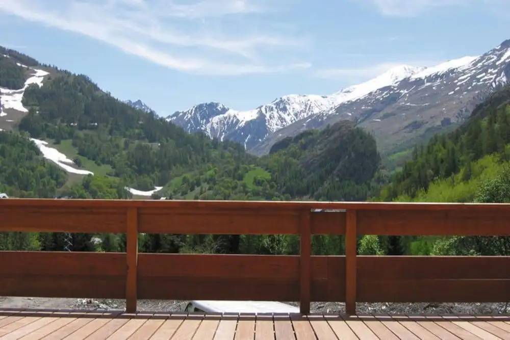 Spacious apartment with a view near the slopes of Valloire